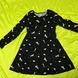 Is a perfect dress for going to a restaurant or a casual place.